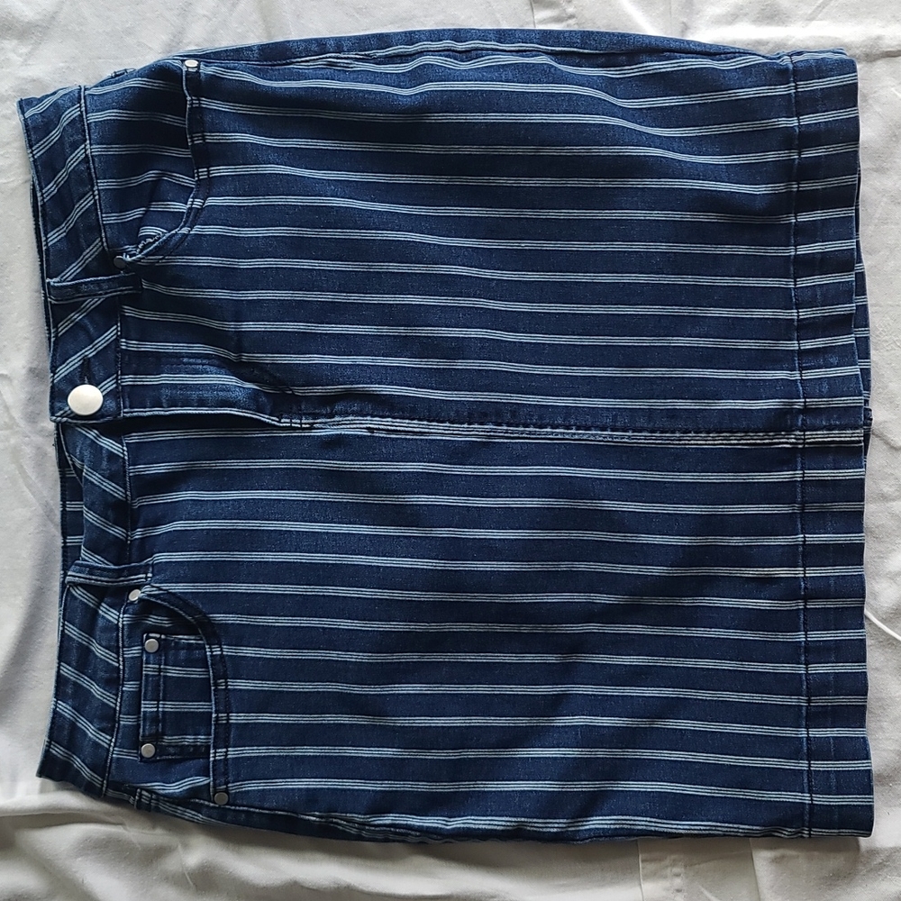 Baccini denim with white stripe skirt size 10